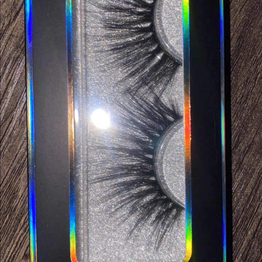 Eyelashes - Picture 12 of 13